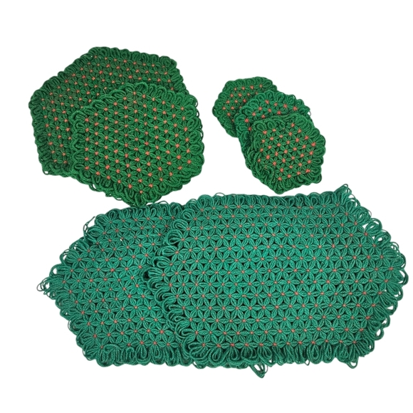 Vintage Crocheted Christmas Green & Red Placemat Trivets & Coaster Set of 7 G70 - Picture 1 of 6